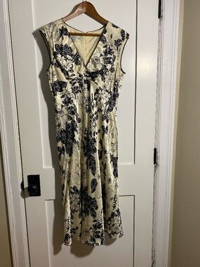 Beautiful vintage Nine West dress cream and black floral size 10